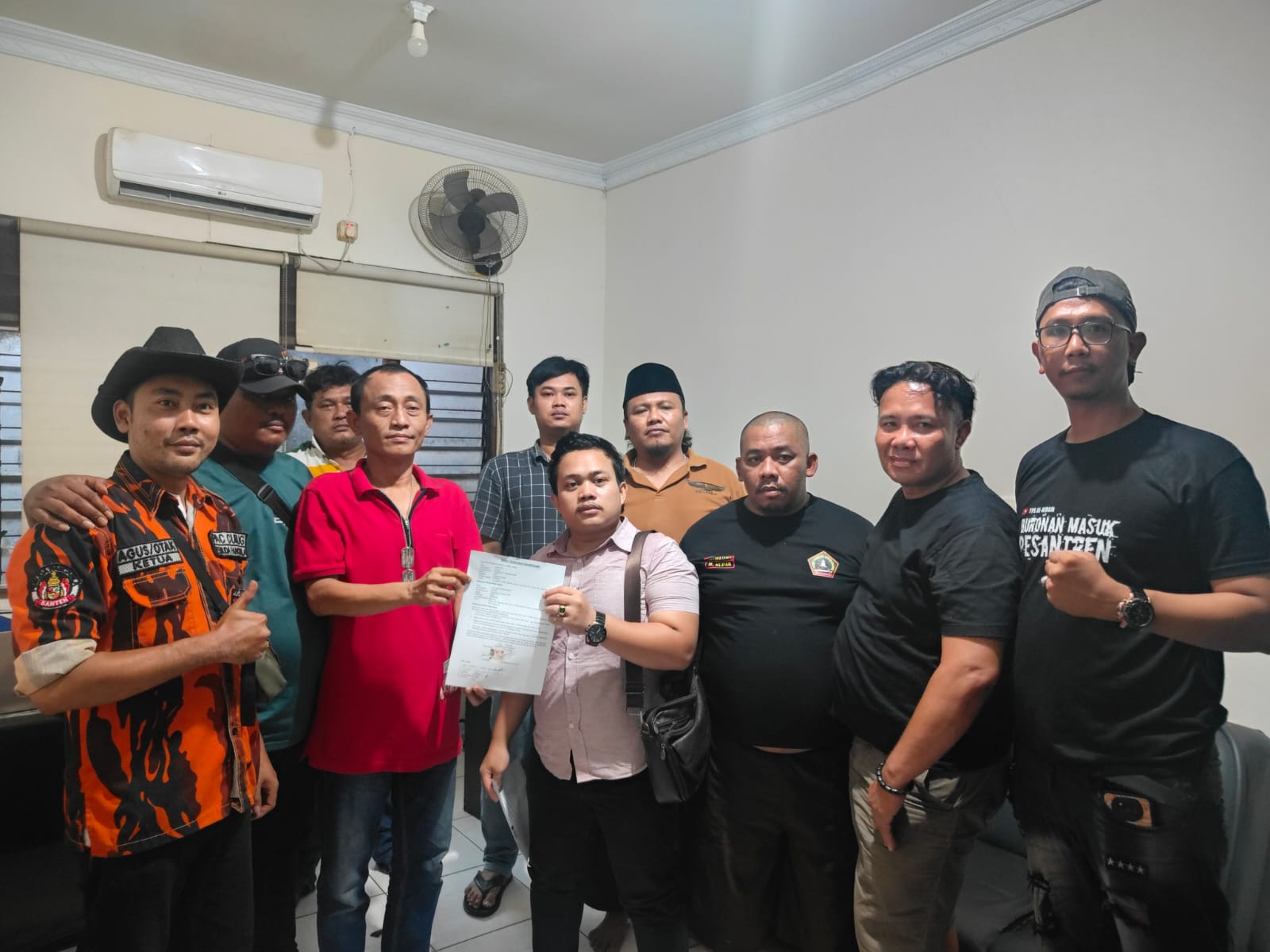 Semua Aliansi Ormas Dan Lsm Serta Media Sambangi Polsek Curug Untuk Memanggil HR Memberikan Klarifikasi Terkait Adanya Kekisruhan Pemberitaan di Pasar Curug